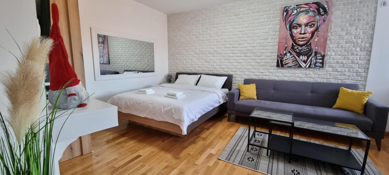 Grove Ii = Strict Centre Apartment Novi Sad